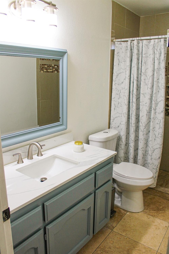 3694 W Robinson Ave, Fresno, CA 93722 - bathroom with vanity and curtained shower