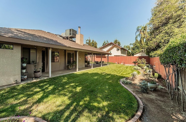 1025 E Cambridge Ave, Visalia, CA 93292 - view of yard featuring a patio