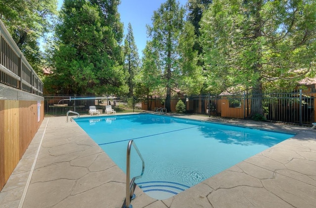 view of swimming pool with fence