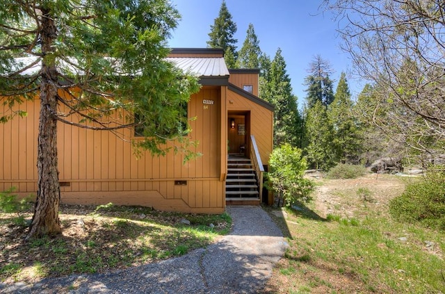 view of front of property with metal roof