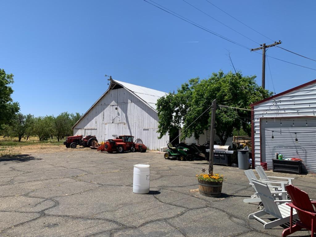 14625 Le Grand Rd, Le Grand, CA 95333 - view of asphalt road featuring a barn