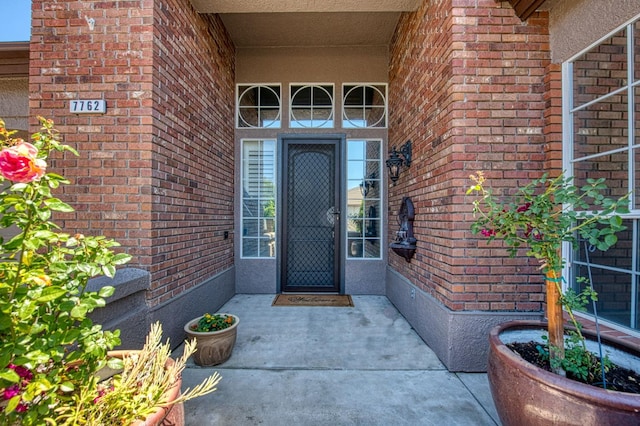 7762 N Hillsdale Dr, Fresno, CA 93720 - entrance to property with brick siding