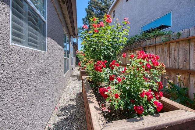 7762 N Hillsdale Dr, Fresno, CA 93720 - view of yard