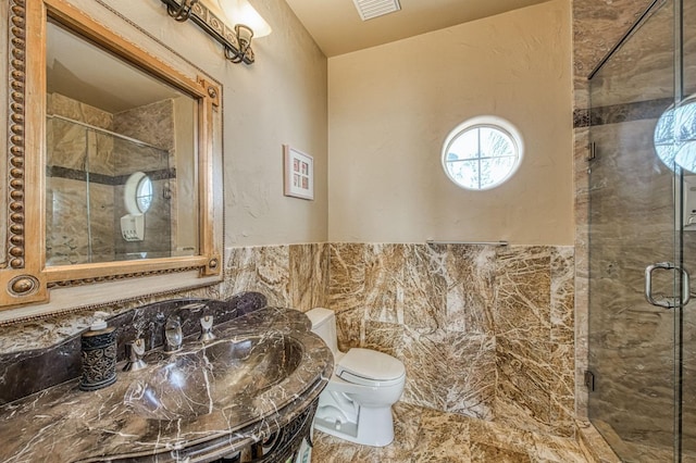 2589 W Lake Van Ness Cir, Fresno, CA 93711 - bathroom with a stall shower, toilet, and tile walls