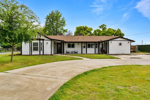 7784 S Del Rey Ave, Del Rey, CA 93616 - single story home with concrete driveway and a chimney