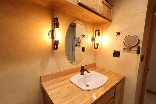 7784 S Del Rey Ave, Del Rey, CA 93616 - bathroom with vanity