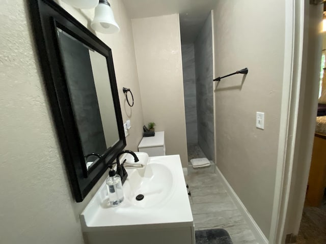 50740 Chu Ranch Rd, Oakhurst, CA 93644 - full bathroom with vanity, a tile shower, and toilet