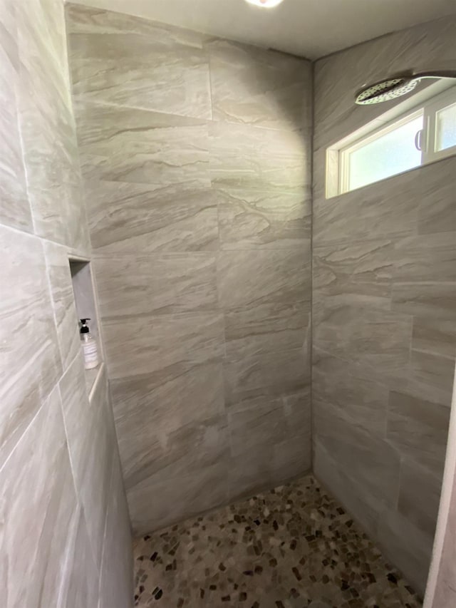 50740 Chu Ranch Rd, Oakhurst, CA 93644 - full bath featuring a tile shower