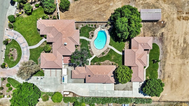 3365 N Emperor Ave, Fresno, CA 93737 - aerial overview of property's location featuring a pool