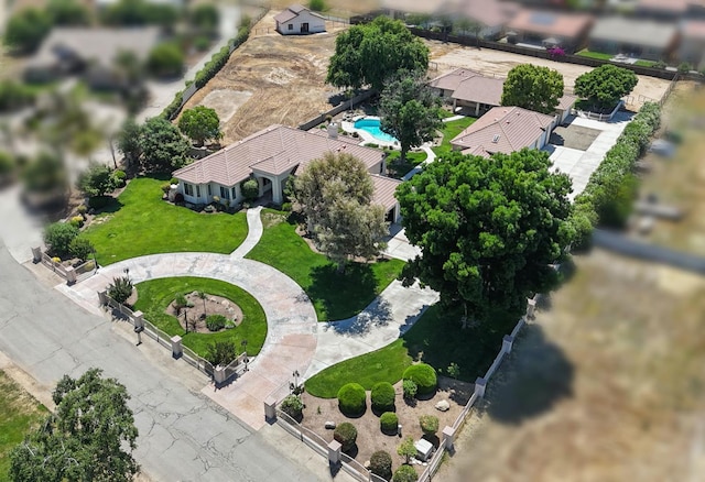 3365 N Emperor Ave, Fresno, CA 93737 - aerial view of property and surrounding area with a pool area