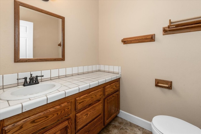 39976 Pierce Lake Dr, Oakhurst, CA 93644 - half bathroom featuring baseboards, toilet, and vanity