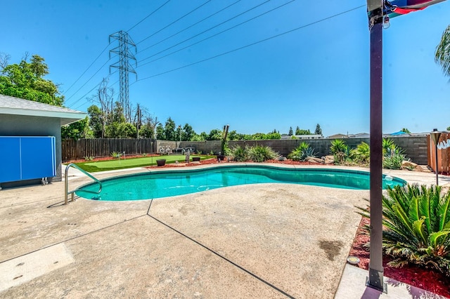 5932 E Illinois Ave, Fresno, CA 93727 - view of swimming pool with a patio and a fenced backyard