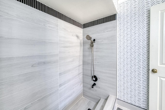 5932 E Illinois Ave, Fresno, CA 93727 - full bathroom featuring tiled shower