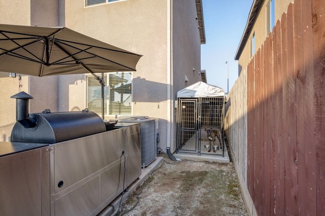 99 N Whittier Ave, Fresno, CA 93727 - view of home's exterior featuring stucco siding and central AC