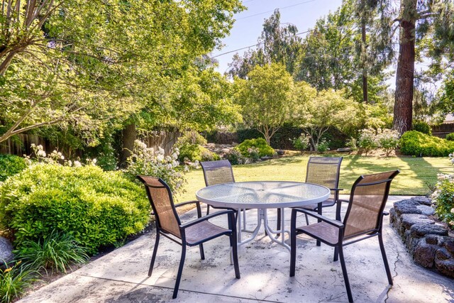 643 Park Ln, Madera, CA 93637 - view of patio featuring outdoor dining space and view of wooded area