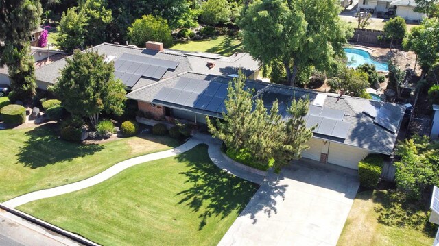 643 Park Ln, Madera, CA 93637 - view of subject property featuring a pool area