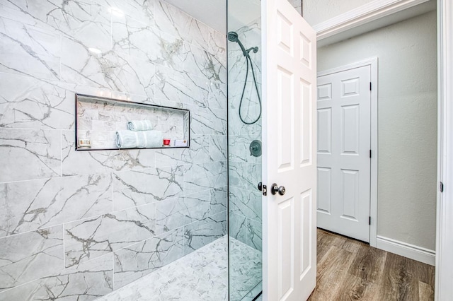 6117 N Colonial Ave, Fresno, CA 93704 - bathroom with a marble finish shower, wood finished floors, and baseboards