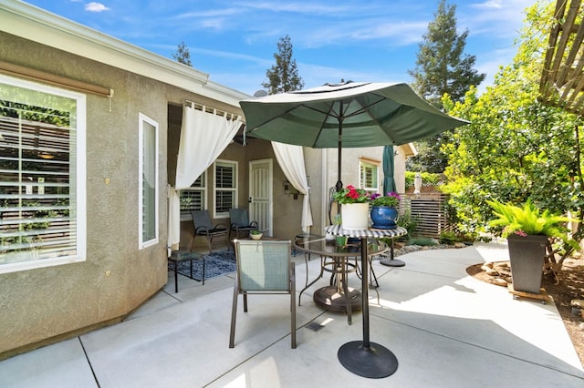 6423 N Bain Ave, Fresno, CA 93722 - view of patio featuring outdoor dining space