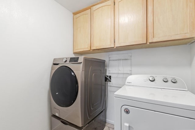 977 E Pennsylvania Ave, Fresno, CA 93720 - laundry room with washer and dryer and cabinet space