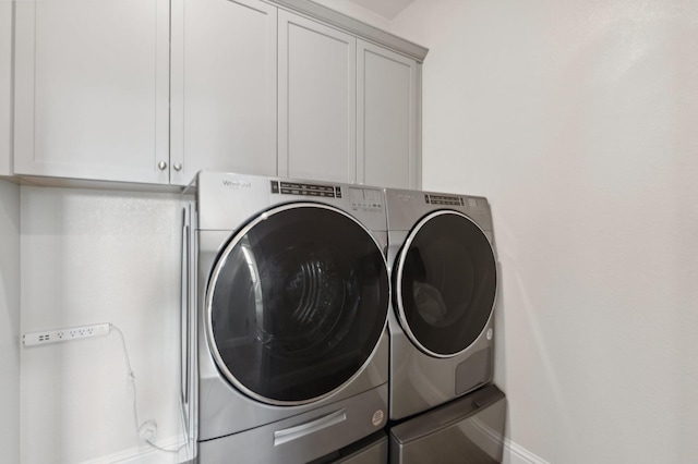 11289 N Alicante Dr, Fresno, CA 93730 - clothes washing area with washer and dryer, cabinet space, and baseboards