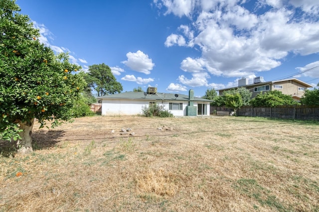 5535 N Millbrook Ave, Fresno, CA 93710 - view of yard