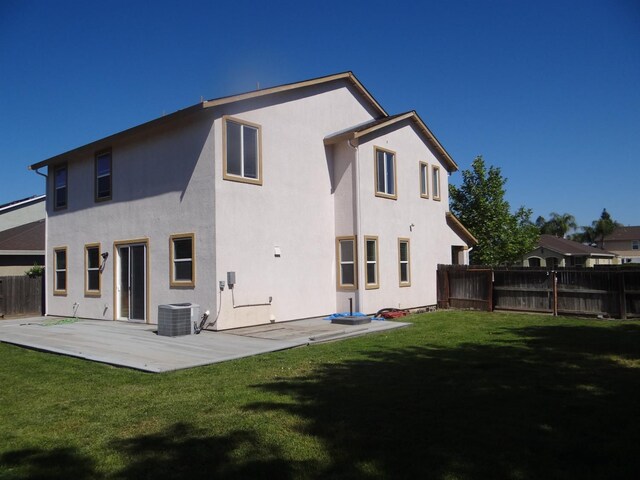 309 Pine Ct, Chowchilla, CA 93610 - rear view of property featuring a patio, stucco siding, and cooling unit