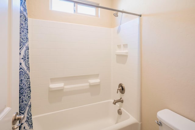 3636 Elberta Cir, Dinuba, CA 93618 - full bathroom with toilet and shower / bath combo