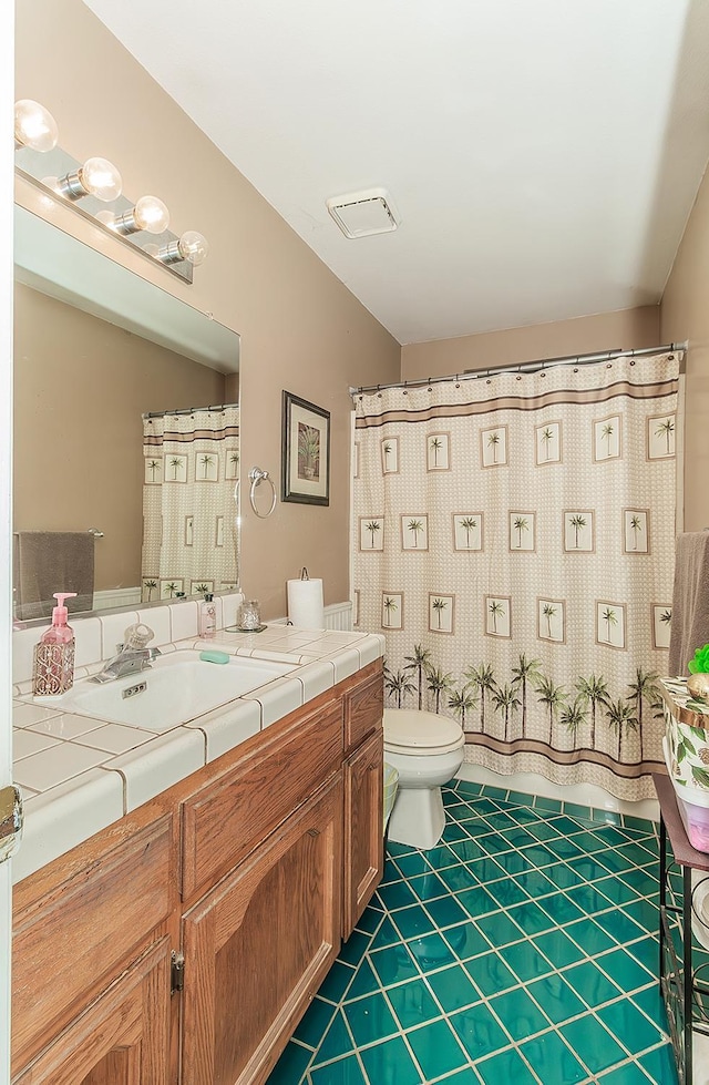 3732 W Garland Ave, Fresno, CA 93722 - full bathroom featuring toilet, vanity, tile patterned flooring, and curtained shower