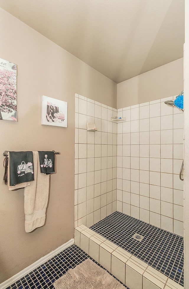 3732 W Garland Ave, Fresno, CA 93722 - full bathroom featuring a tile shower, baseboards, and tile patterned floors