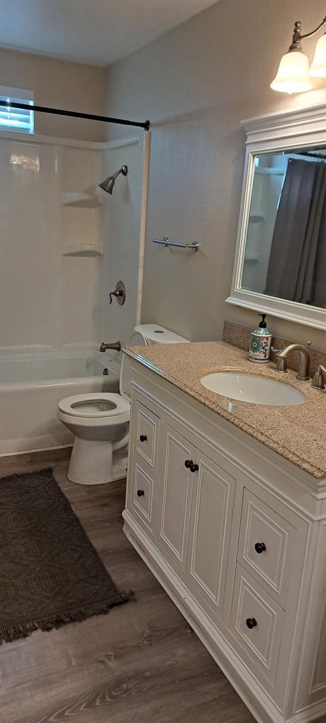 1690 W Wall Ln, Porterville, CA 93257 - full bath with wood finished floors, toilet, shower / tub combo with curtain, and vanity