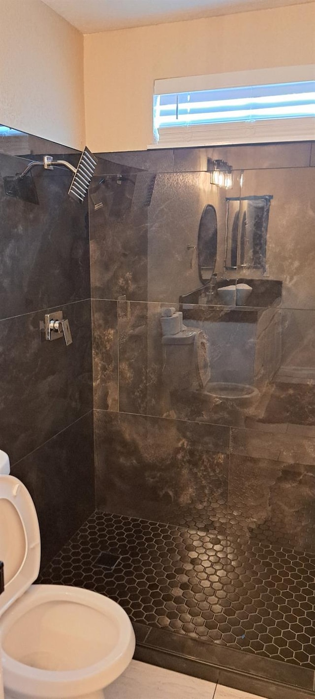 1690 W Wall Ln, Porterville, CA 93257 - bathroom featuring toilet and a tile shower