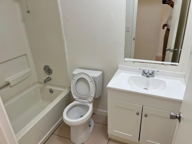 2645 W Robinson Ave, Fresno, CA 93705 - full bath with tile patterned floors, toilet, vanity, and shower / tub combination