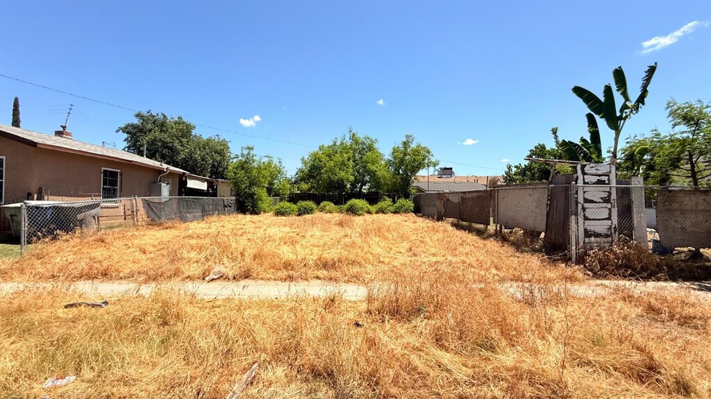 716 Mariposa St, Fresno, CA 93706 - photo 1