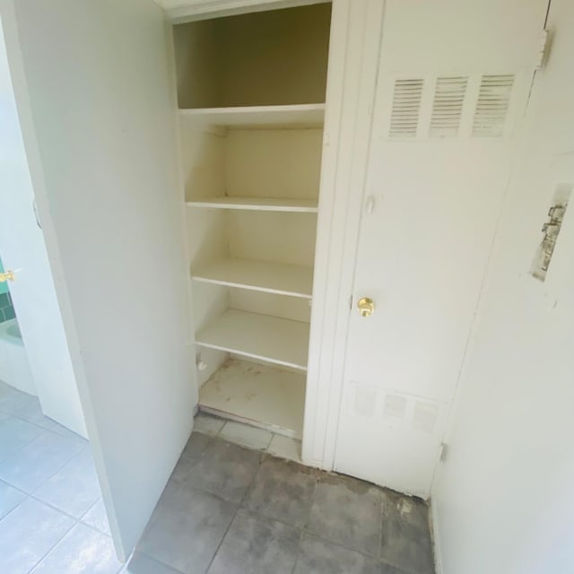 408 S Woodrow Ave, Fresno, CA 93702 - view of closet