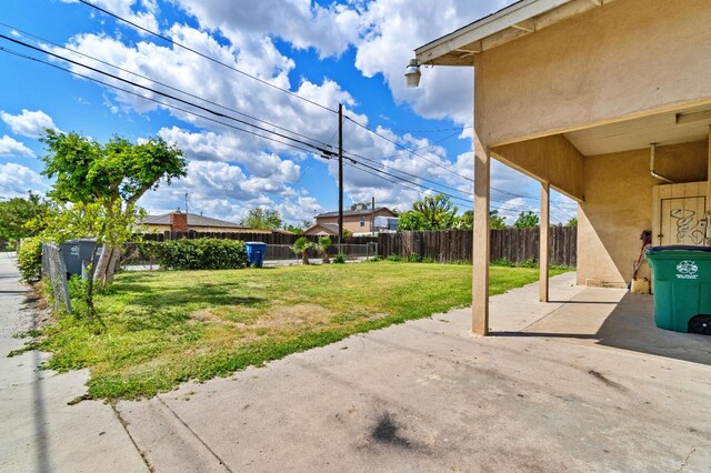 900 Sonora St, Madera, CA 93638 - view of yard with a patio area