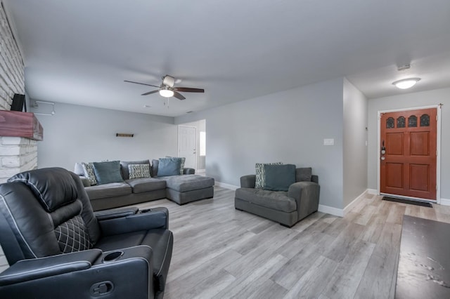 2983 E Northdale Ave, Fresno, CA 93726 - living room featuring a ceiling fan, light wood-style floors, and baseboards