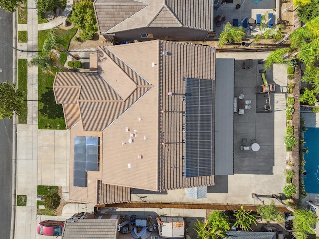 2865 Maine Ave, Clovis, CA 93619 - view from above of property featuring a pool area