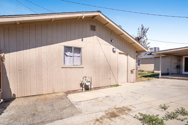 324 E San Mateo St, Avenal, CA 93204 - view of side of property featuring a patio