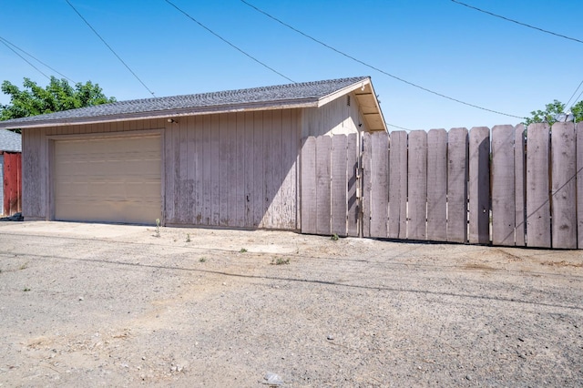 324 E San Mateo St, Avenal, CA 93204 - detached garage with fence and driveway