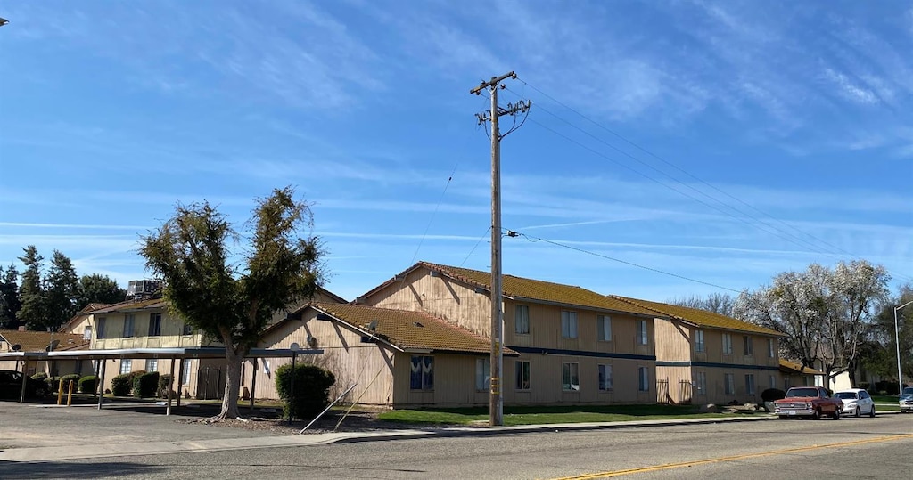 657 W Parlier Ave Unit 106, Reedley, CA 93654 - photo 1