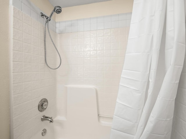 5611 W Carmen Ave, Fresno, CA 93722 - full bath with shower / tub combo