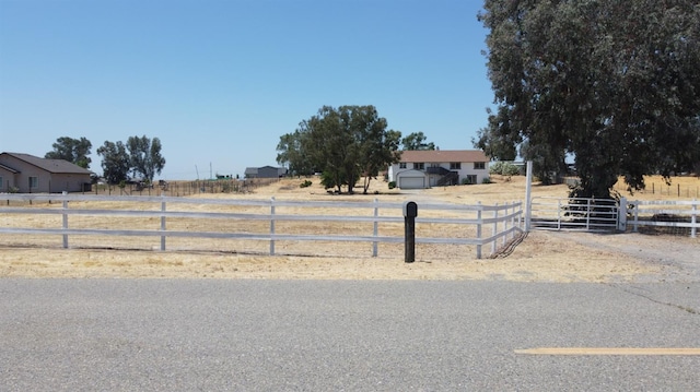 15758 Mark Rd, Madera, CA 93636 - ranch-style home with a rural view