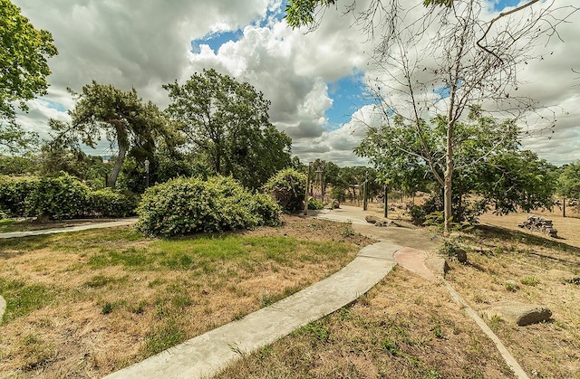 15501 Garlock Ln, Prather, CA 93651 - view of property's community with a lawn