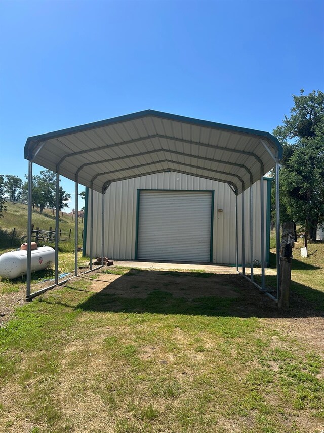 15501 Garlock Ln, Prather, CA 93651 - view of vehicle parking featuring a garage