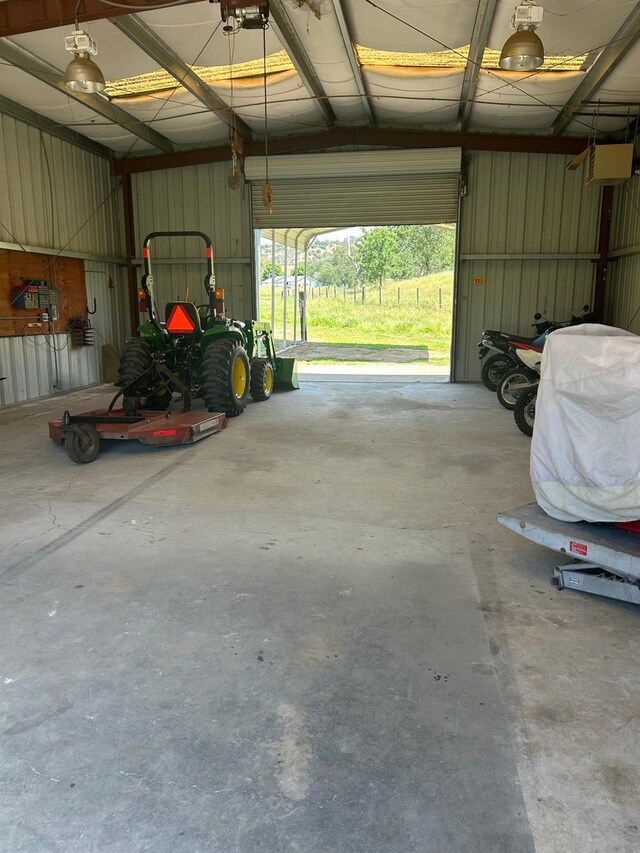 15501 Garlock Ln, Prather, CA 93651 - view of garage