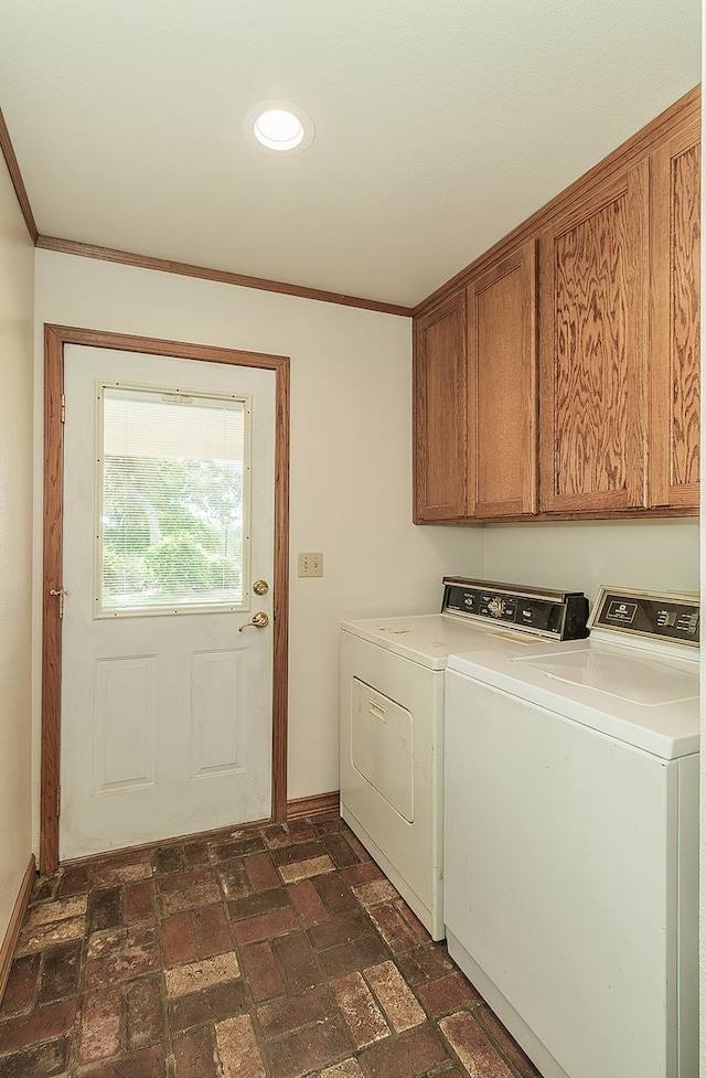 15501 Garlock Ln, Prather, CA 93651 - laundry room with independent washer and dryer, brick flooring, cabinet space, baseboards, and crown molding