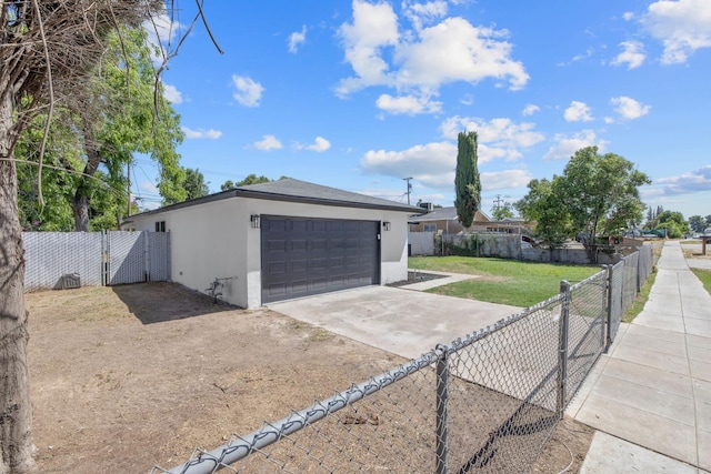 336 W Locust Ave, Pinedale, CA 93650 - single story home with stucco siding and a gate