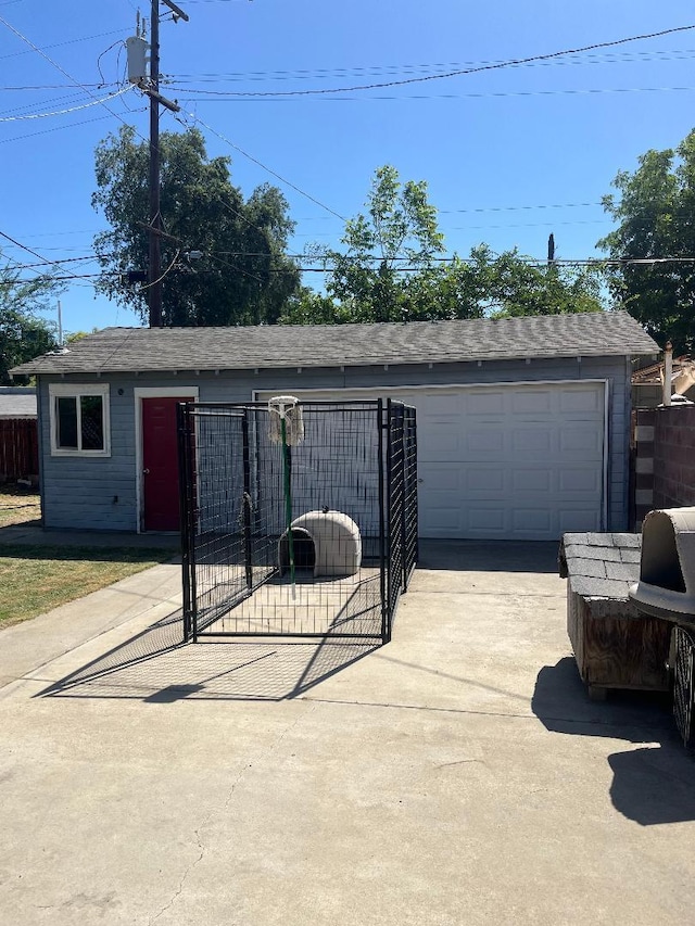 814 N Roosevelt Ave, Fresno, CA 93728 - view of detached garage