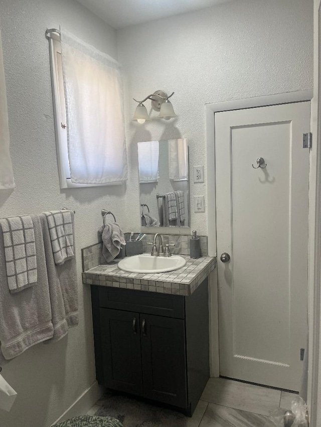 814 N Roosevelt Ave, Fresno, CA 93728 - bathroom featuring vanity