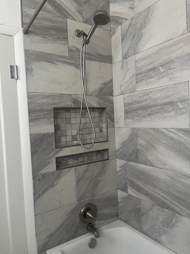 814 N Roosevelt Ave, Fresno, CA 93728 - bathroom view of washtub / shower combination